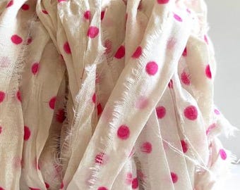 Cinta de seda sari reciclada - Longitud de la cinta de seda sari - Blanco antiguo con lunares rosas, 10 yardas - Cinta de seda sari con lunares