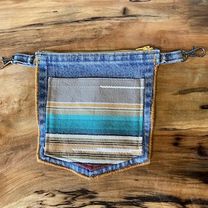 Bolsa de bolso jeans com fecho de pressão - fecho de zíper no bolso principal, fecho de velcro no bolso externo