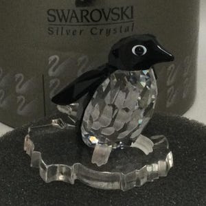 スワロフスキー　動物　ペンギンの子供3体　台付き スワロフスキー 動物 ペンギンの子供3体 台付き - メルカリ