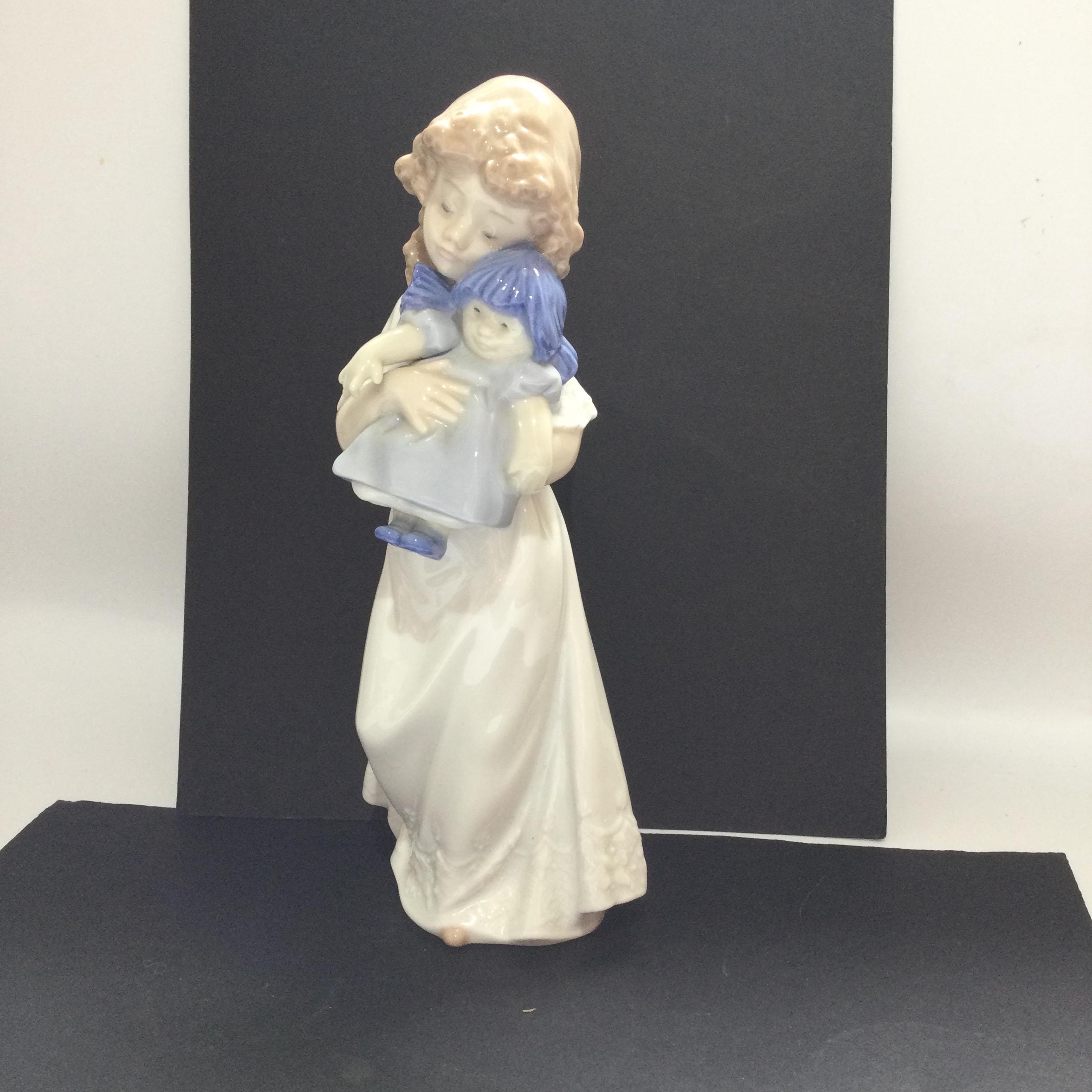 ヴィンテージ NAO by LLADRO スペイン磁器人形を抱く少女の置物 #1107