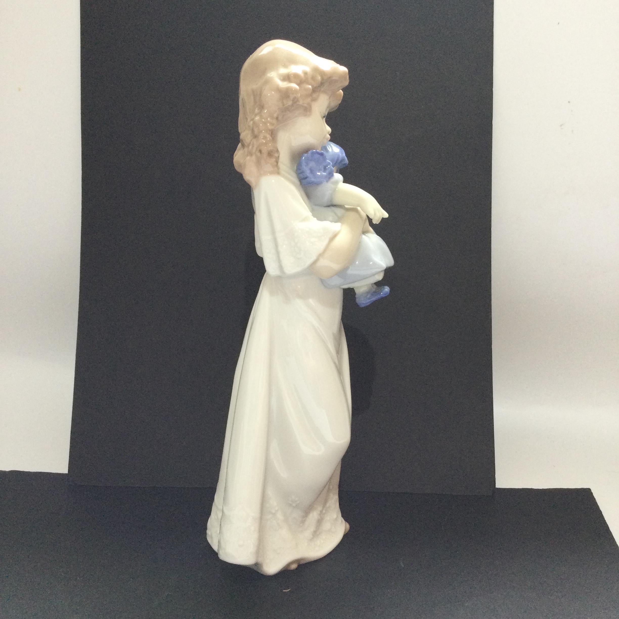 ヴィンテージ NAO by LLADRO スペイン磁器人形を抱く少女の置物 #1107