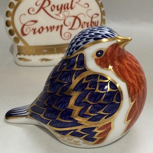 Royal Crown Derby ROBIN PAPERWEIGHT (GOLD Stopper)