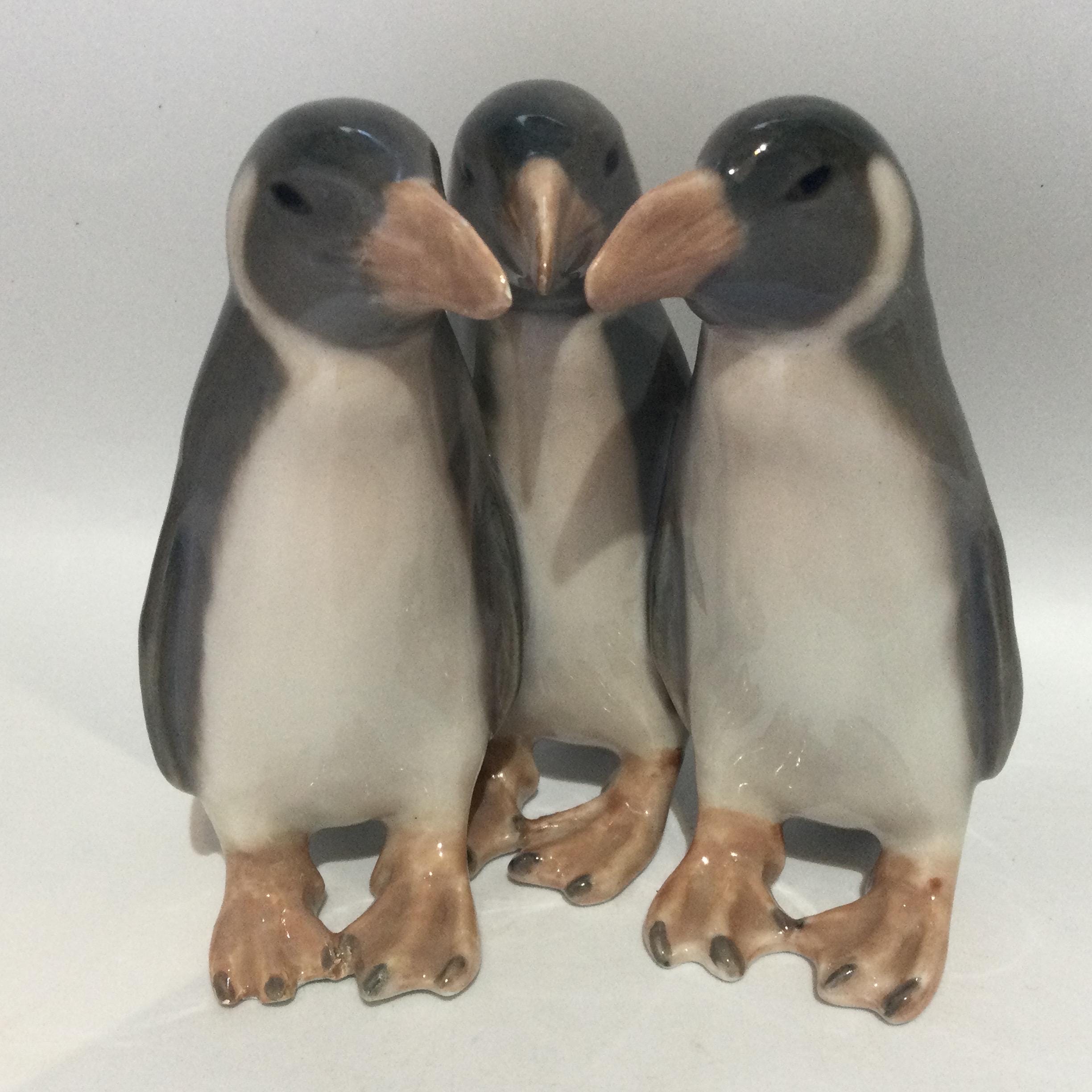 ３匹のペンギン　＃1284　★ロイヤルコペンハーゲン　デンマーク　ご成約済み Royal Copenhagen Porcelain Figurine of 3 PENGUINS #1284 - Etsy