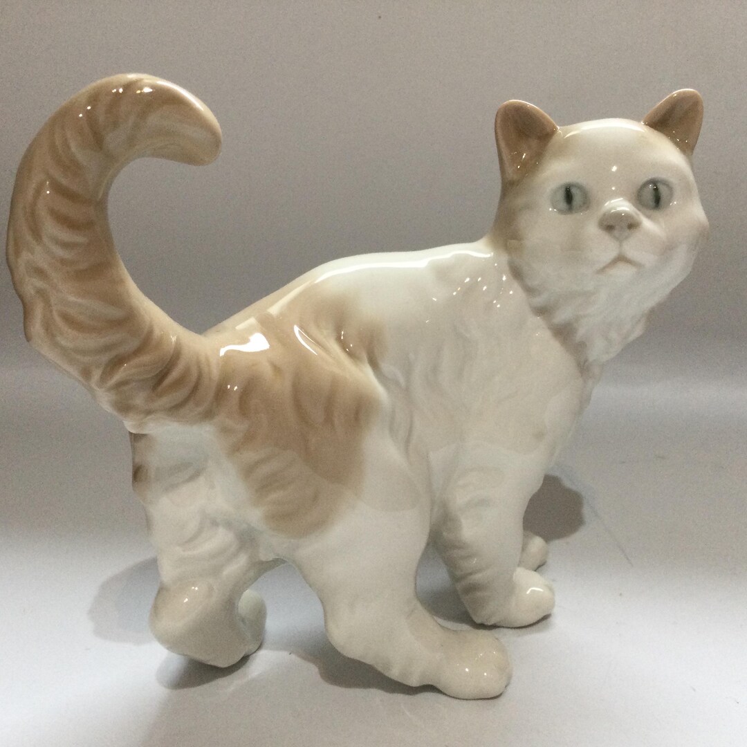 NAO by Lladro 磁器製 猫の置物 - Etsy 日本