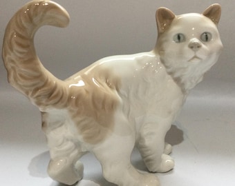 NAO PORCELAIN 猫の置物 492 すべて飾り付けられています