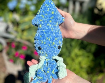Calamar de crochet / Amigurumi, crochet, lindo amigurumi, kawaii, peluche de crochet, calamar de crochet, calamar azul, calamar lindo, criatura marina