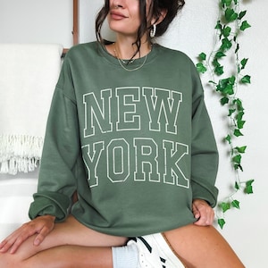 New York Crewneck College Sweatshirt New York Lover Gift Back to School Gift For Her Aesthetic New York Traveler Vintage NY Crewneck Gift