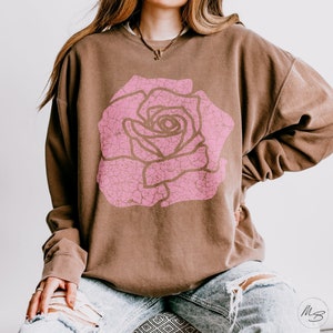 Rose Vintage Style Comfort Colors® Sweatshirt Gift for Her Trendy Crewneck Rose Lover Shirt for Daughter Boho Aesthetic Graphic Sweatshirt Espresso