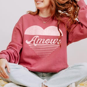 Amour Heart Comfort Colors® Sweatshirt Gift France Lover Paris Vacation Trendy Sweatshirt Amour T-Shirt Women Valentines Day Gift