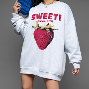 Strawberry Retro Sweatshirt Trendy Gift for Her Vintage Style Berry Crewneck Farmers Market Aesthetic Strawberry Graphic Fruit Lover Shirt