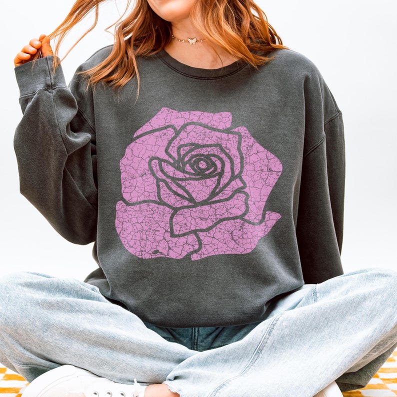 Rose Vintage Style Comfort Colors® Sweatshirt Gift for Her Trendy Crewneck Rose Lover Shirt for Daughter Boho Aesthetic Graphic Sweatshirt Pepper
