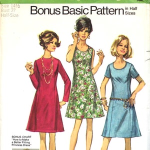 Könnte beinhalten: Ein Vintage-Schnittmuster für drei verschiedene Kleider. Das Schnittmuster ist für die Größen 14 1/2 und Brustumfang 37. Die Kleider sind ein rotes Kleid mit langen Ärmeln, ein Blumenkleid ohne Ärmel und ein blaues Kleid mit kurzen Ärmeln. Das Schnittmuster heißt "Bonus Basic Pattern" und stammt von Simplicity Schnittmuster Nummer 8889.