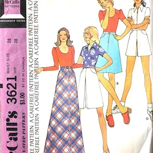 Op de afbeelding: Een vintage naaipatroon voor een rok en een broekrok. Het patroon is voor dames in de maten 28 en 38. Het patroon heet "Carefree" en is van McCall's Patterns. Het patroon is geïllustreerd met vier vrouwen die verschillende versies van de rok en de broekrok dragen.