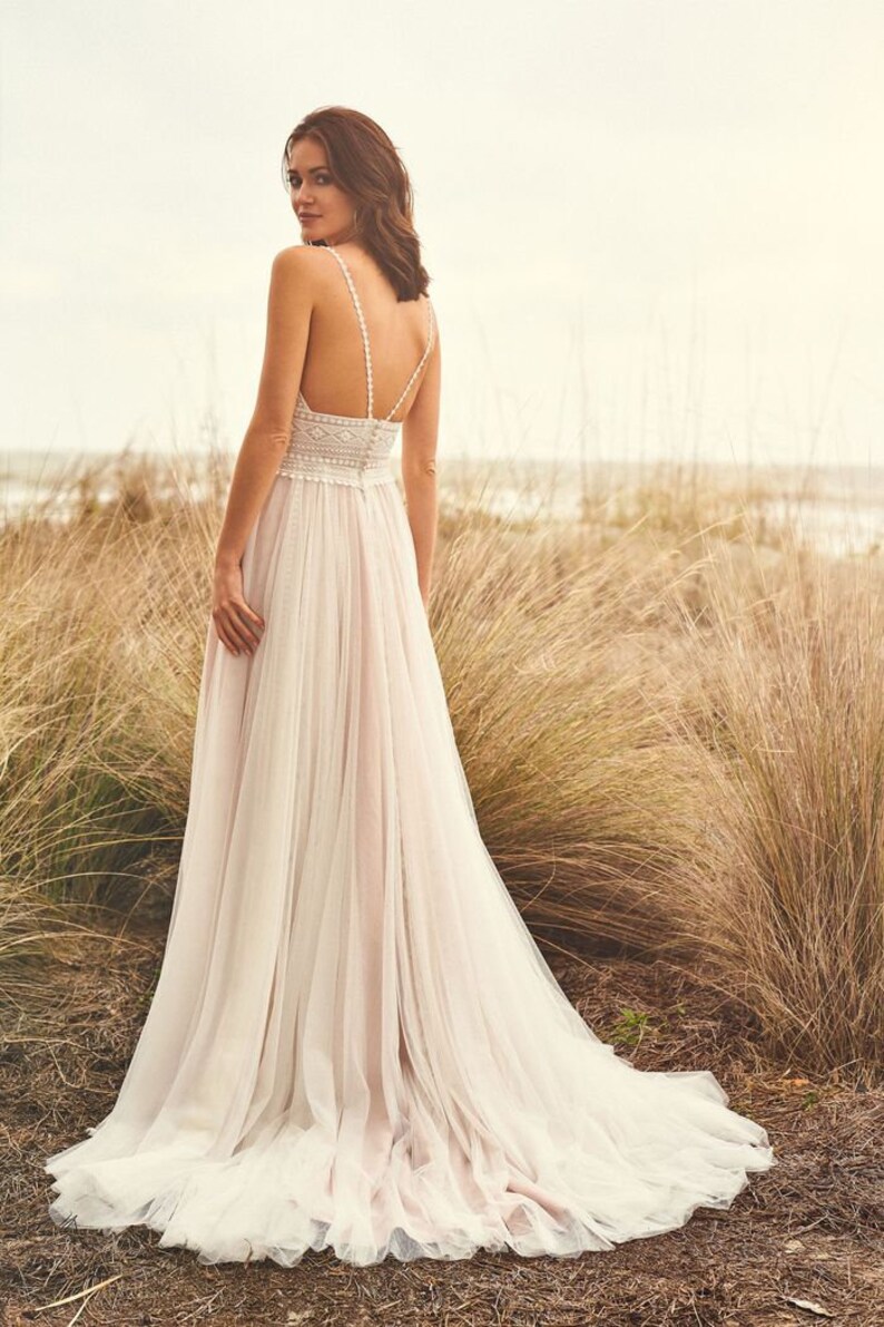 V-neck Cap Sleeves Boho Wedding Dress with Appliques TWA0022