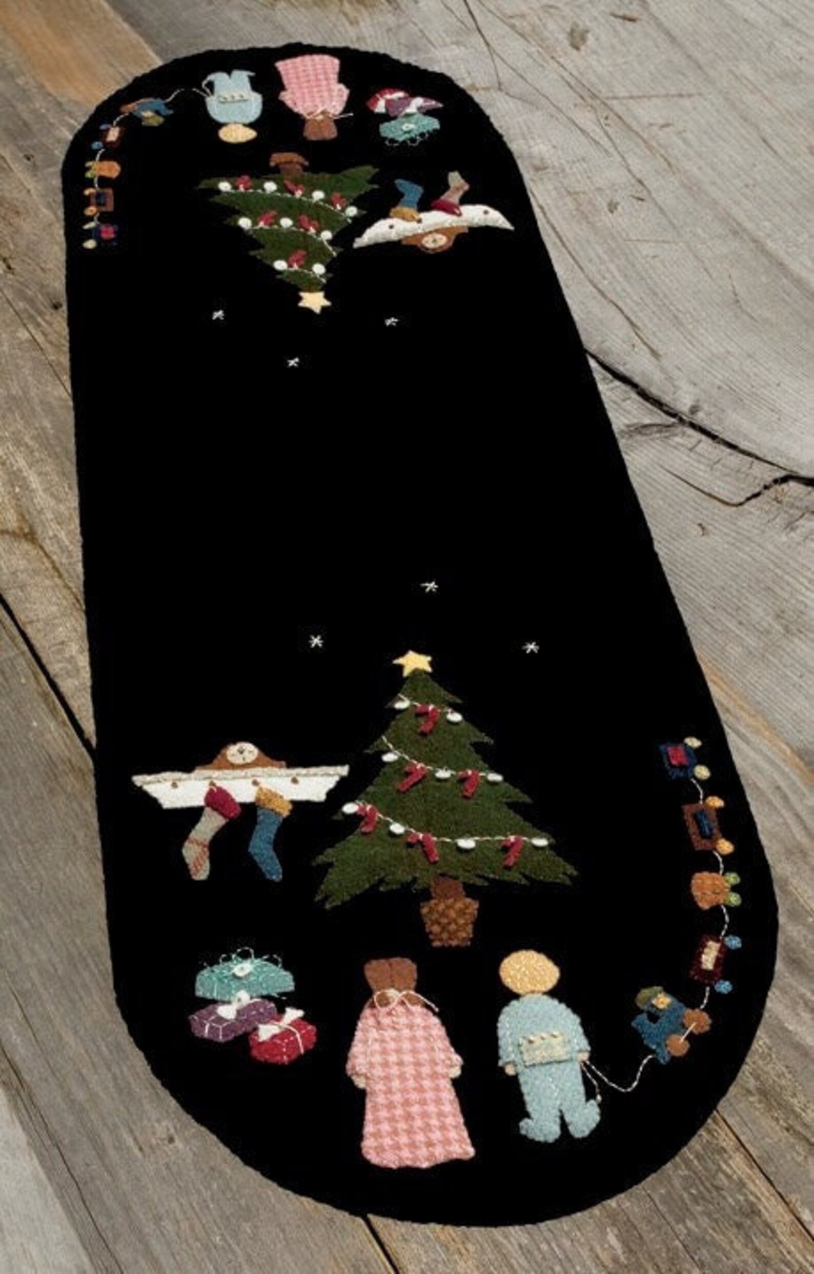 O' Christmas Tree Wool Applique Pattern Only by Nutmeg Hare Winter Wool