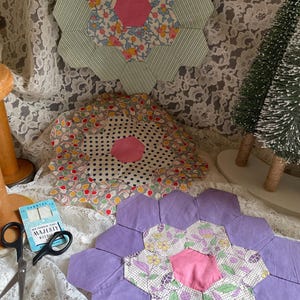 Vintage Antique Hand Stitched Grandma's Flower Garden Individual Quilt Blocks Primitive Farmhouse Quilting Sewing NO AGE SPOTS Lot of 3