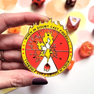 Pin de bola de fuego, pin de esmalte de Calabozos y Dragones, pin de mago