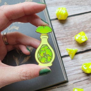 Green Ginkgo Potion Enamel Pin, Dungeons and Dragons Enamel Pin, DnD Alchemist Pin, Magic pin