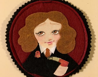 Ornamento natalizio fatto a mano a forma di strega in feltro, decorazione magica per le feste