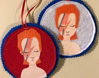 Ornamento natalizio in feltro di David Bowie, fan art di Ziggy Stardust