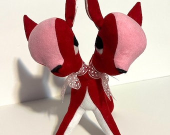 Cervo a due teste, gemelli, in rosso e rosa chiaro, realizzati su ordinazione, scultura morbida, regalo per neonati, retrò, bizzarro, gemelli siamesi