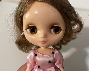 Muñeca Middie Blythe, Little Lily Brown, original con caja, de segunda mano.