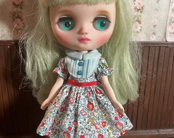 Abito Blythe Middie, Liberty of London floreale in rosso e blu, vestito da bambola