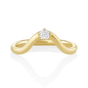Aliança redonda de diamantes de moissanita: anel de aniversário exclusivo em ouro maciço