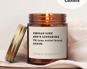 Riecht wie sie wieder zuhört Musikliebhaber Kerze Lustige Kerze Musikfan Geschenke Personalisierte Kerze Geschenk für Freund Bestie