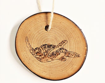 Sea Turtle Ornament Wood Burned Pyrography Animal Wooden Christmas Ornament by Hendywood (W)