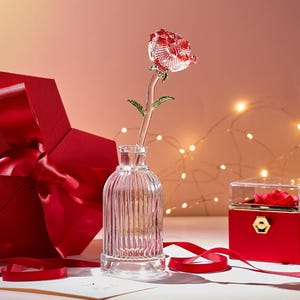 Rosa de cristal rojo, flor hecha a mano, decoración única para el hogar.