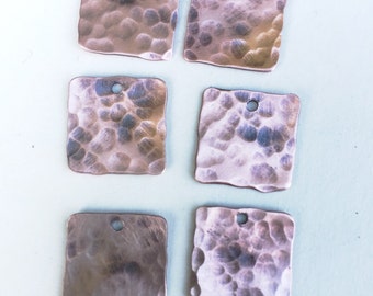 Gehämmerte Mini Quadrate Kupfer Charms - 4 Stück - Kostenloser Versand USA