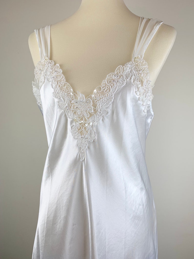 bridal nightgown and robe set