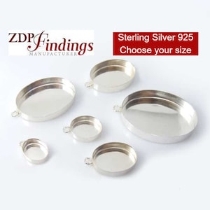 Op de afbeelding: Vijf zilveren ovale en ronde hanger-schalen met een lus om op te hangen. Sterling zilver 925. Kies uw maat.