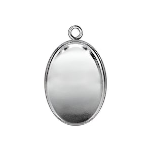 Peut inclure: Pendentif ovale en argent avec une surface lisse et r&eacute;fl&eacute;chissante et une boucle en haut pour attacher une cha&icirc;ne.