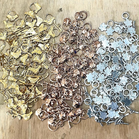 50% de descuento en lotes al por mayor de dijes variados: para