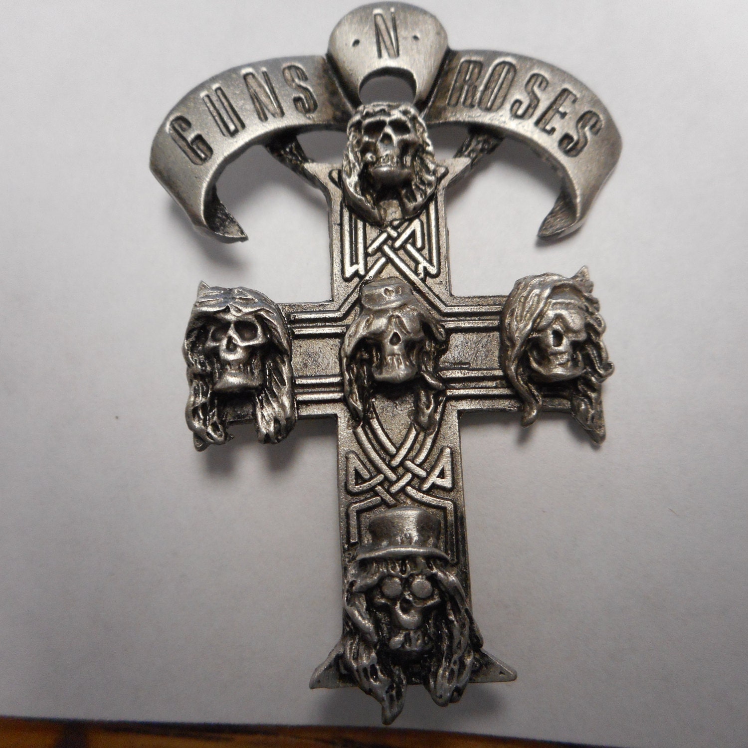 vintage GUNS N ROSES rock n roll pin    FANTASTIC