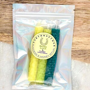 Mini velas de carillón para lanzar hechizos, establecer intenciones, rituales, trabajo energético. Hechas a mano y de origen local, 100 % cera de abejas de California, juego de 3. Success & Money
