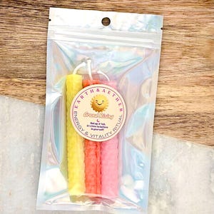 Mini velas de carillón para lanzar hechizos, establecer intenciones, rituales, trabajo energético. Hechas a mano y de origen local, 100 % cera de abejas de California, juego de 3. Energy & Vitality