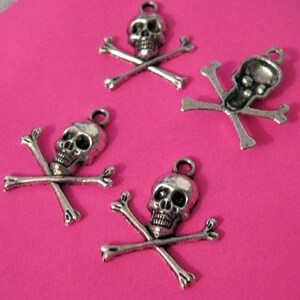 Silver Skull and Crossbones Charm lot of 30 image 2