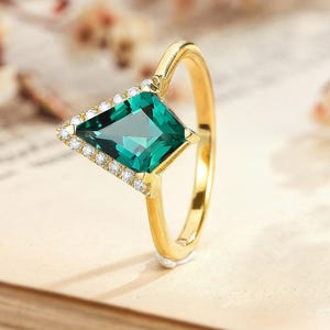 Dainty Kite Cut Emerald Engagement Ring 10k 14k Solid Gold Wedding Ring Bridal Gifts May Birthstone Promise Ring Anniversary Ring For Wife