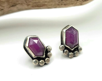 Roze saffierkleurige studs