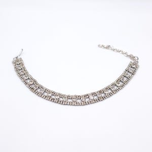 Stunning Vintage Rhinestone Choker / Collar Necklace with Claw-Set Stones in Silver Tone Metal - Worldwide Shipping
