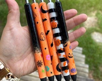 Halloween Glitter Pens – Cute Fall Writing Pens with Ghosts, Pumpkins, Bats & Spooky Designs – Refillable Halloween Office/School Supplies