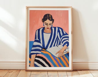 Peut inclure: Une peinture d'une personne assise sur une couverture rayée, portant une chemise rayée bleu et blanc et lisant un livre. L'arrière-plan est de couleur rose clair.