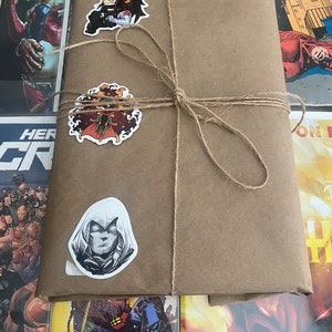 Blind Date with Comic Books | Mystery Comic Gift Box | 6 Marvel DC & Indie Comics + 2 Art Prints | Comic Collector Gift immagine 7