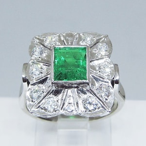 Antique Emerald and Diamond Ring Set in 18Kt Gold (1012)