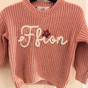 Maglioni ricamati personalizzati per neonati e bambini. Felpa con nome personalizzato / Regalo unico per bambini e ragazzi. Abbigliamento fatto a mano