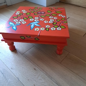 Rustikt växtställ i trä, boho lågt soffbordsställ, handgjord indisk träbajot, dekorativt mittdekorationsställ, kort pall