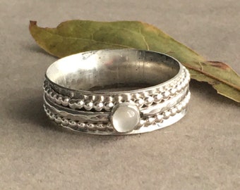 Empileur de pierres de lune/bague à enrouleur/bague en argent sterling/bagues texturées/bagues en fil de fer perlé/mignonne/bague cadeau parfaite/bague pour amoureux de pierre de lune/OOAK